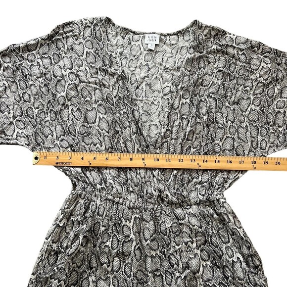 Peyton Jensen Snake Print Romper Size Small Gray V-Neck Short Sleeve - Picture 14 of 14